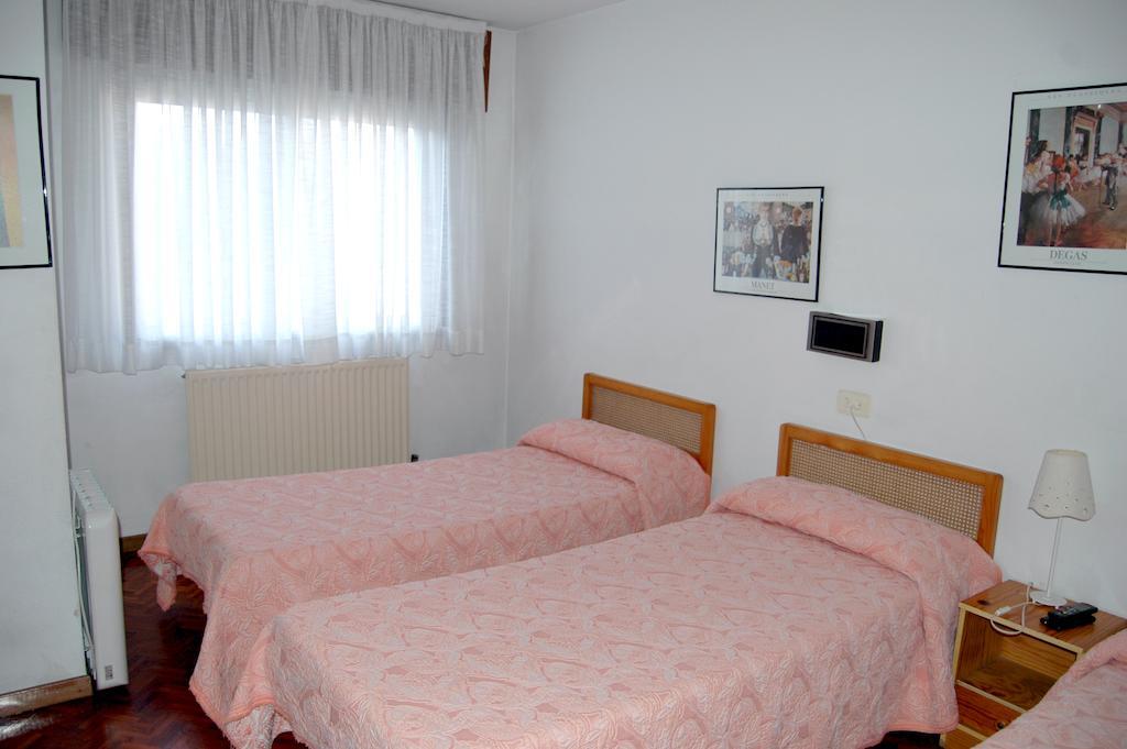 סנטיאגו דה קומפוסטלה Hostal Charo II חדר תמונה