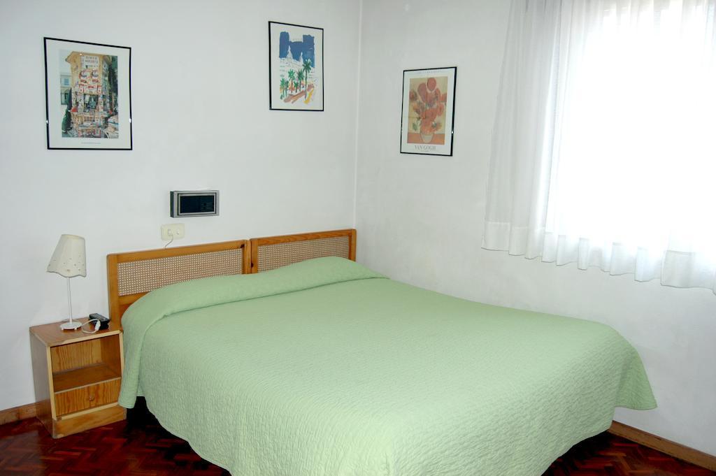סנטיאגו דה קומפוסטלה Hostal Charo II חדר תמונה