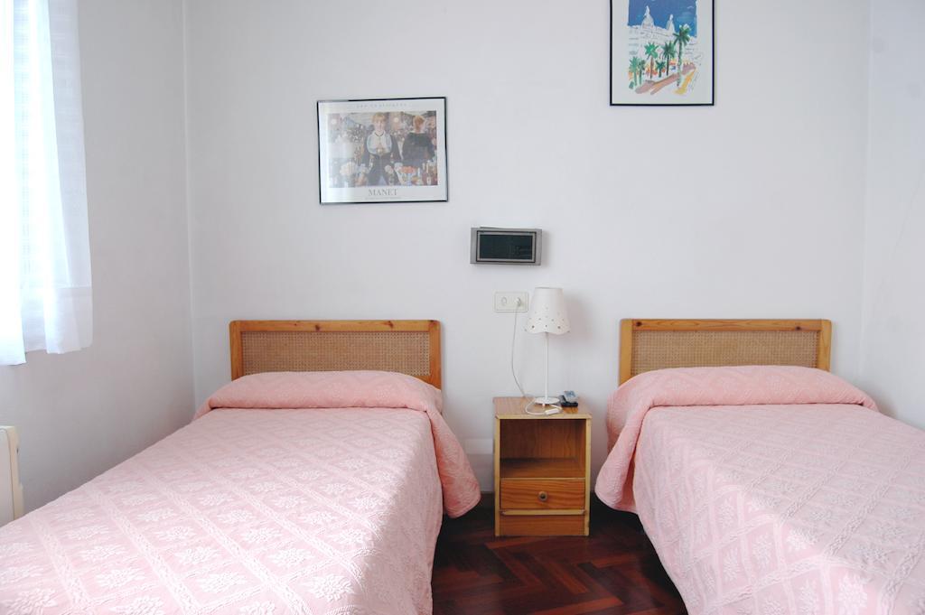 סנטיאגו דה קומפוסטלה Hostal Charo II חדר תמונה